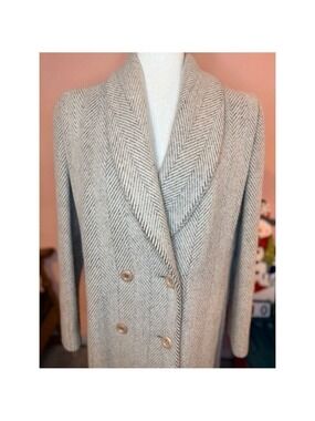 Pavillion petite 100% pure wool coat light herringbone pattern. Red Union Label